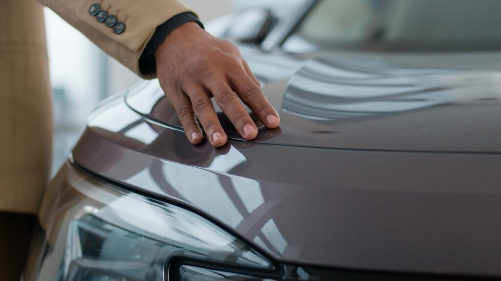 Powłoki ceramiczne to innowacyjna forma ochrony lakieru samochodowego, której głównym składnikiem jest dwutlenek krzemu