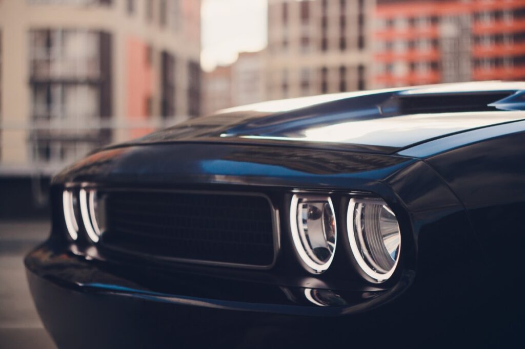 Klienci korzystający z folii PPF regularnie podkreślają jej skuteczność w ochronie lakieru przed różnego rodzaju uszkodzeniami oraz łatwość utrzymania czystości pojazdu dzięki właściwościom hydrofobowym materiału